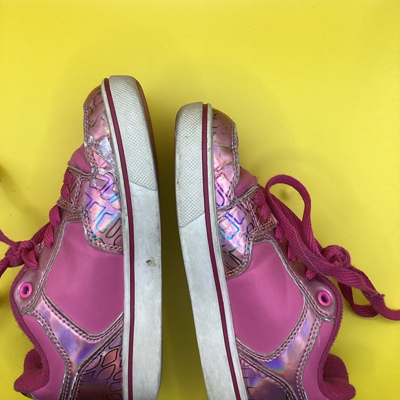 Healeys shoes for kids with no wheels the Healeys do not come with us - Picture 3 of 6